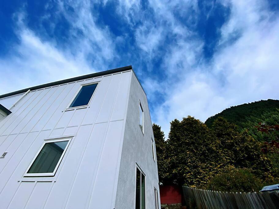 Hideaway Rima - In The Cbd Apartment Queenstown Bagian luar foto