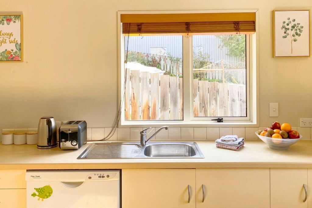 Hideaway Rima - In The Cbd Apartment Queenstown Bagian luar foto