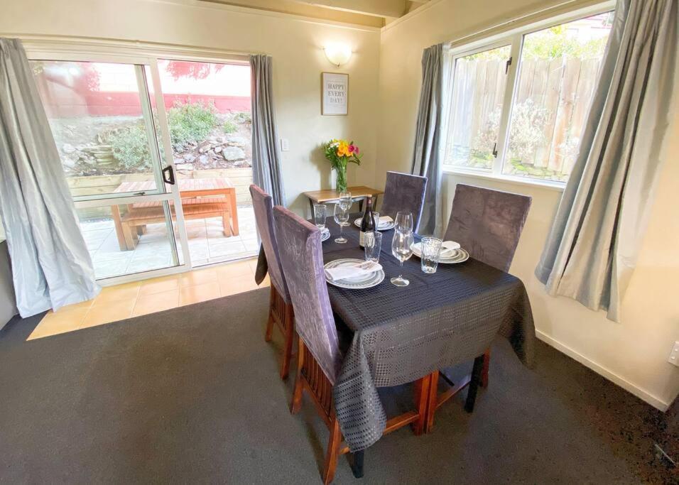 Hideaway Rima - In The Cbd Apartment Queenstown Bagian luar foto