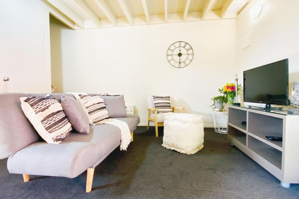 Hideaway Rima - In The Cbd Apartment Queenstown Bagian luar foto